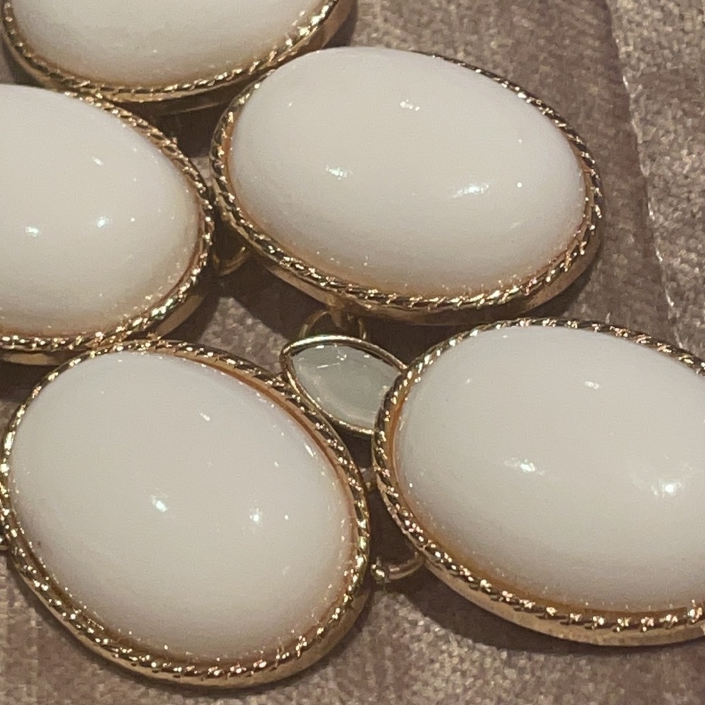 Chunky White V Statement Necklace - Picture 6 of 7